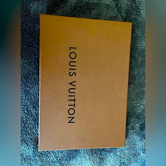 louis vuitton box,wrapping paper,receipt folder,round card with ribbon &gift bag - Picture 1 of 16